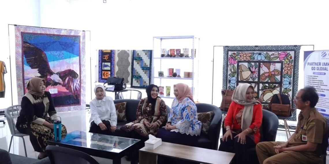 Pelatihan Ecoprint GOW: Ramah Lingkungan, Berdaya Ekonomi