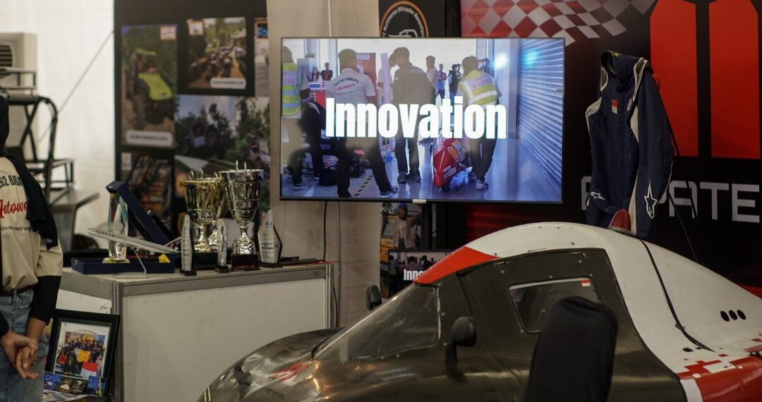 Marsela EV Apatte62 UB Tampilkan Mobil Super Hemat Energi di Surabaya