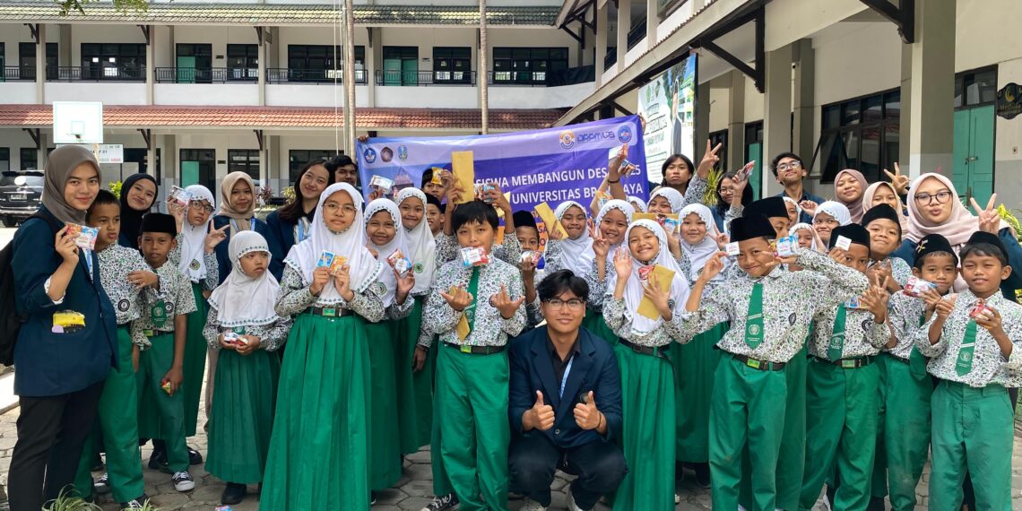 EcoBottle Project: MMD UB Ajarkan Daur Ulang Sampah ke Siswa MI