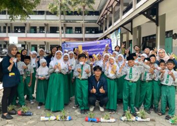 EcoBottle Project: MMD UB Ajarkan Daur Ulang Sampah ke Siswa MI