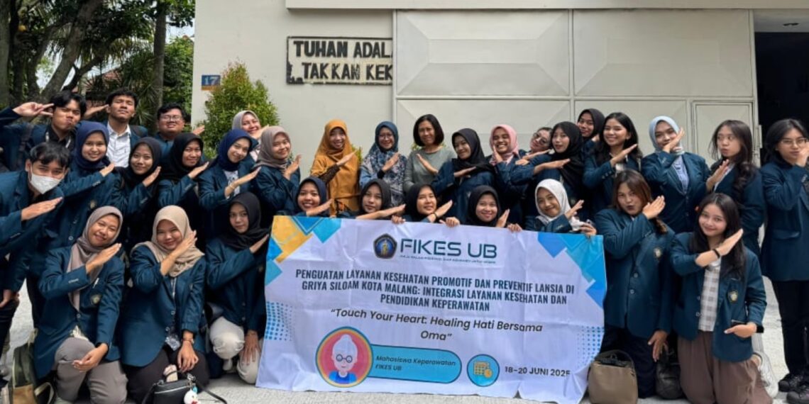 Mahasiswa Keperawatan UB Bawa Semangat Empati ke Panti Lansia