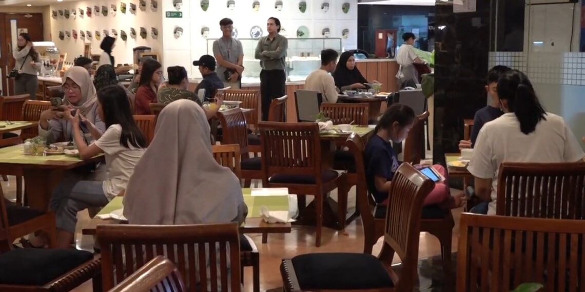 Joy Full Holiday Meriahkan 101 OJ Hotel Malang