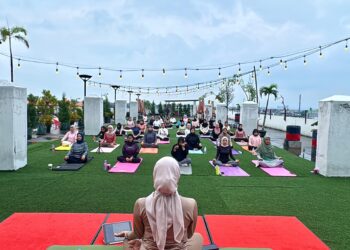 Sunset Yoga Swiss-Belinn, Relaksasi di Senja Malang