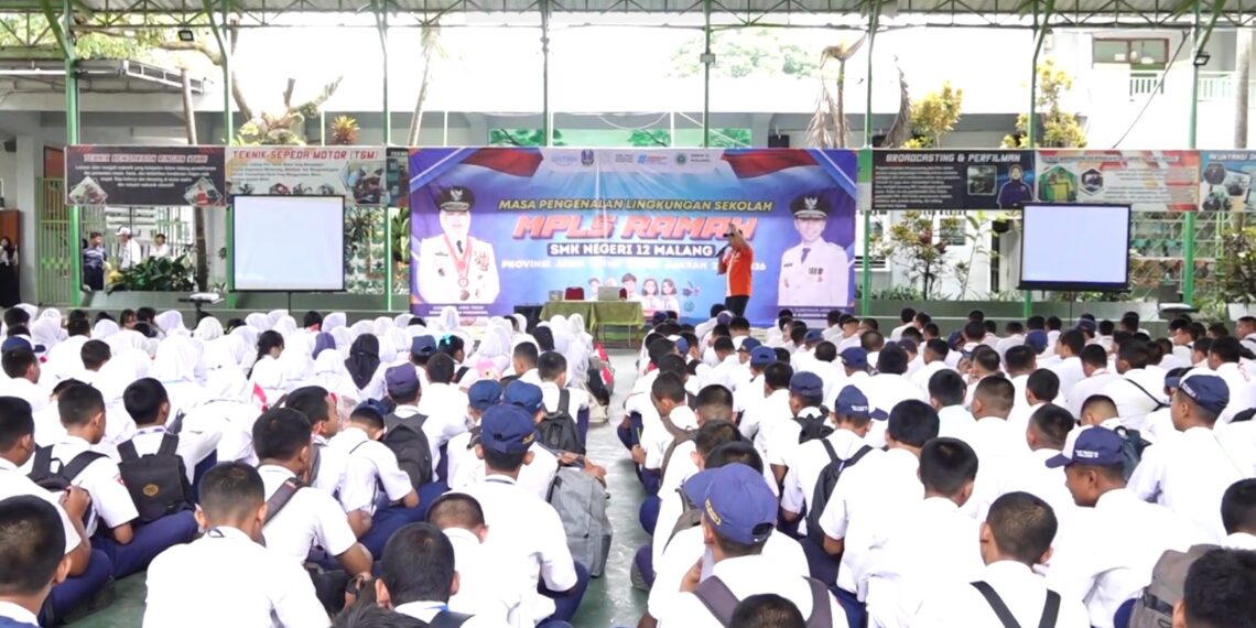 MPLS Ramah SMKN 12 Malang Tekankan Karakter