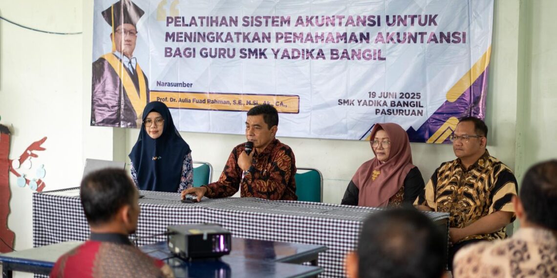 Tim PKM Akuntansi UB Tingkatkan Pemahaman Akuntansi Guru SMK Yadika Bangil