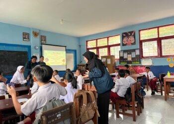 Mahasiswa FH UB Tanamkan Jiwa Nasionalisme pada Siswa SDN 2 Wonosari