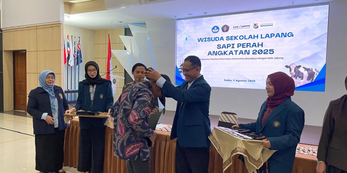 Sekolah Lapang Fapet UB Wisuda 25 Peternak Sapi Perah