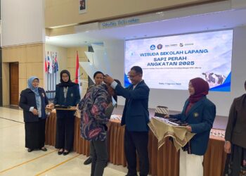 Sekolah Lapang Fapet UB Wisuda 25 Peternak Sapi Perah