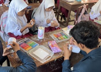 Siswa Desa Ngebruk Belajar Menabung untuk Masa Depan