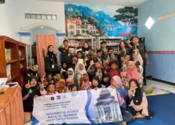 Mahasiswa UB Inisiasi LENTERA Calistung Nyalakan Semangat Belajar