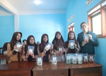 Santri Pesantren Annur Kuasai Teknik Pengemasan Fermentasi