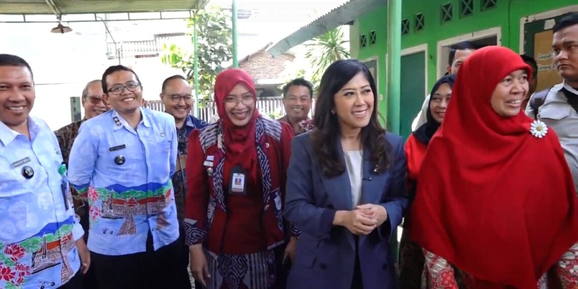 Menteri Komdigi Dorong UMKM Karangbesuki Go Digital