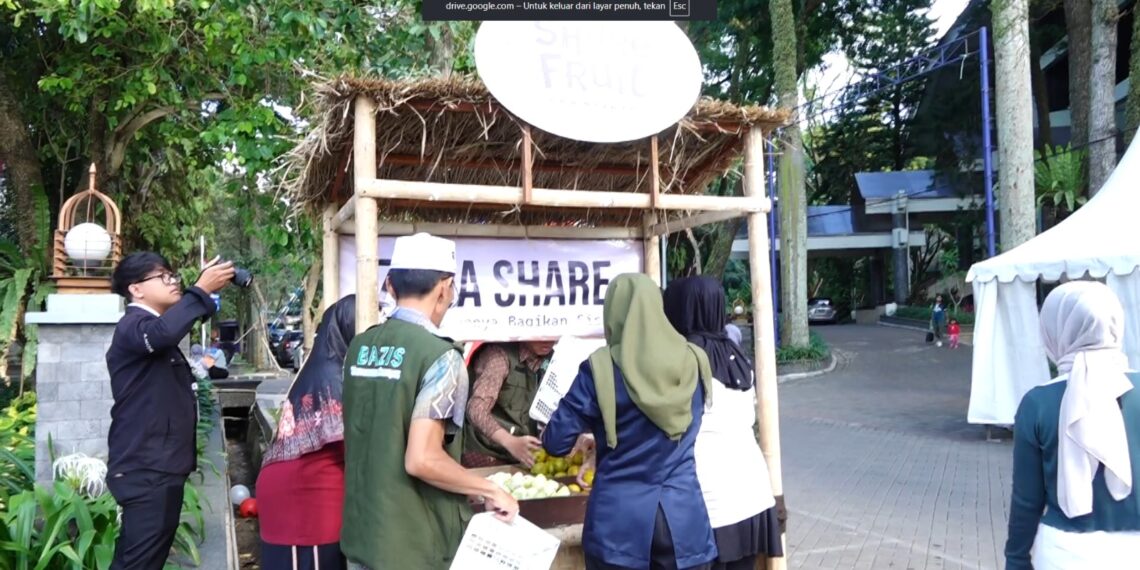 Program Berbagi Buah UB Rutin Tiap Jumat