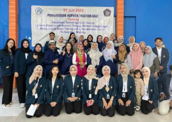 Tim PKM Departemen Kimia MIPA UB Ajari Warga Desa Talangsuko Racik Pembersih Rumah dari Teknologi Eco Enzym