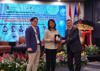 Wamen PU Tekankan Pengembangan Energi Ramah Lingkungan pada ICENIS Sekolah Pascasarjana Undip