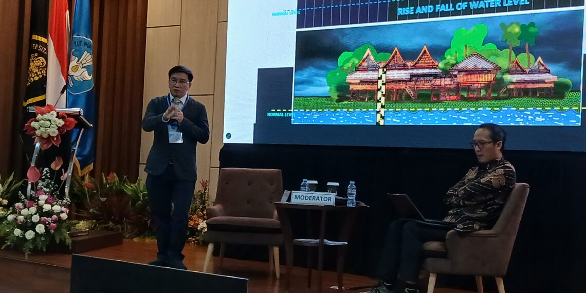 Dr. Chaiwat Ekkawatpanit Paparkan Solusi AI Atasi Banjir di Thailand pada ICWRDEP 2025