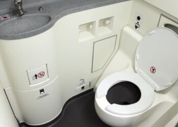 Toilet Pesawat Bisa Jadi Sistem Peringatan Superbug