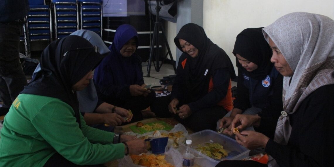 PPK Ormawa PRISMA FP UB Dorong Diversifikasi Produk Jeruk di Desa Petungsewu