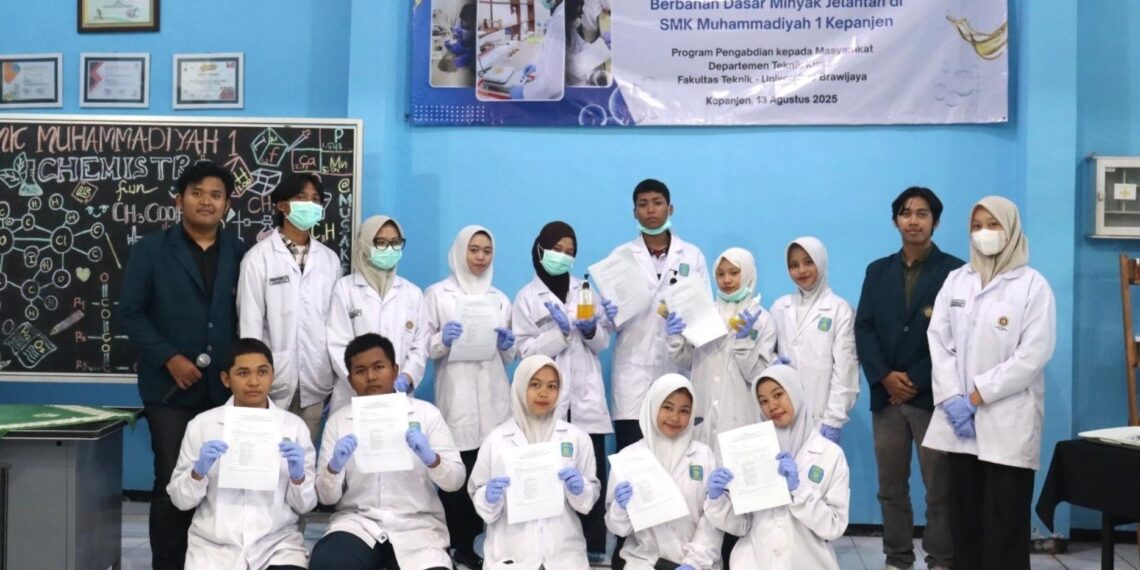 UB Latih Siswa SMK Muhammadiyah 1 Kepanjen Olah Minyak Jelantah Jadi Sabun Cair Ramah Lingkungan