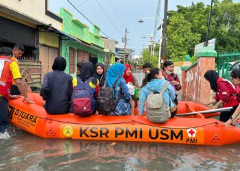 Bantu Korban Banjir, Masjid Kampus USM Layani Dapur Umum
