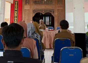 Bantu UMKM Desa Kemiri Lebih Kompetitif, Tim Pengabdian FEB UB Gelar Pelatihan dan Foto Produk