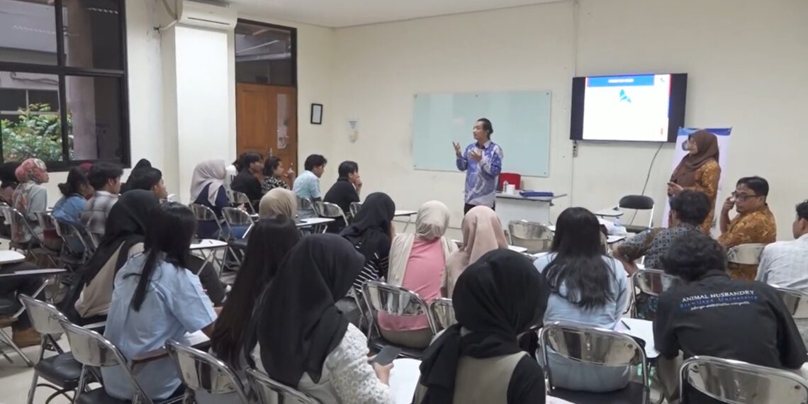 Teguh Wuryanto Dorong Mahasiswa Fapet UB Lestarikan Unggas Hias Endemik