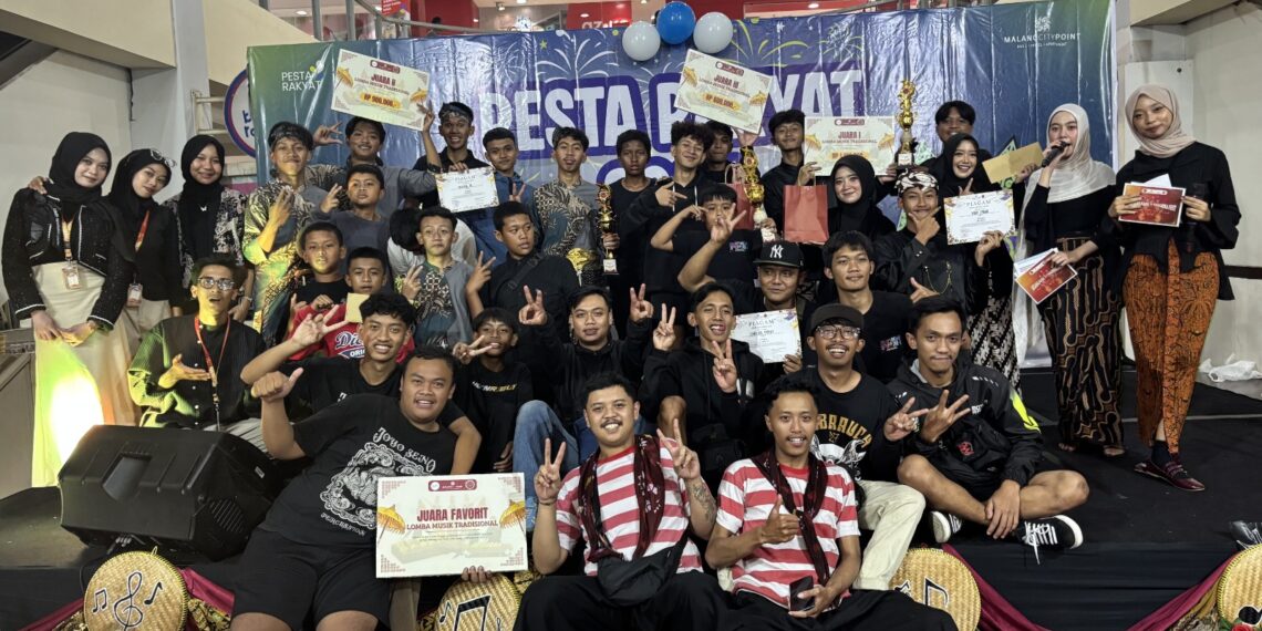 Mahasiswa Polinema Angkat Musik Tradisional Lewat Panggung Hiburan Rakyat