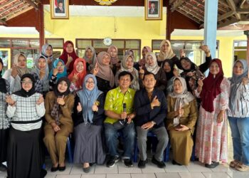 Optimalkan Digitaliasi, Dosen Departemen Ilmu Ekonomi FEB UB Asah SDM Desa Wisata Sengguruh