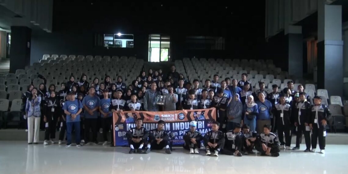 Kuatkan Kompetensi Broadcasting, SMKN 1 Bangil Kunjungi UB Medcom