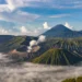 Gunung Semeru Naik Level Awas: Aktivitas Vulkanik Meluas hingga 20 Km ke Tenggara