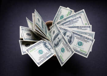 Ambang Kekayaan untuk Masuk 10% Orang Terkaya di AS