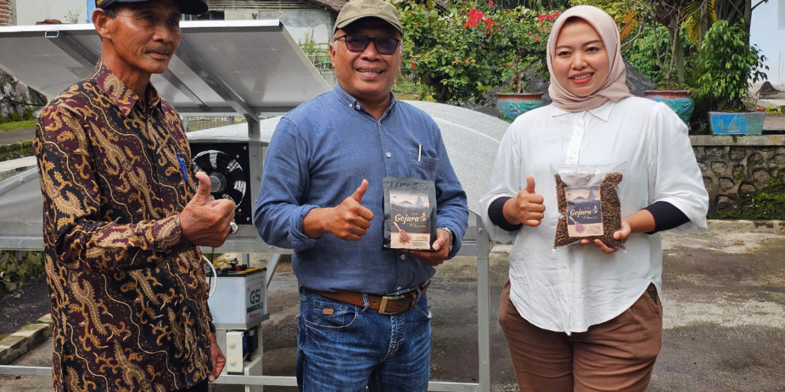 Dukung Kopi Gojura, UB Bantu BUMDesa Argoyuwono Alat Pengolah Kopi
