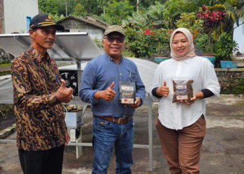Dukung Kopi Gojura, UB Bantu BUMDesa Argoyuwono Alat Pengolah Kopi
