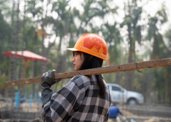 Glass Ceiling Hambat Karier Perempuan di Tempat Kerja