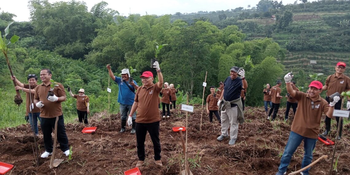 Hutan Reborn Tandai Ulang Tahun ke-6 Rayz Hotel UMM