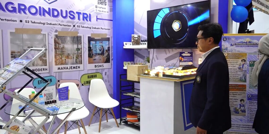 Booth Agroindustri Perkenalkan Pembelajaran Terapan FTAB UB