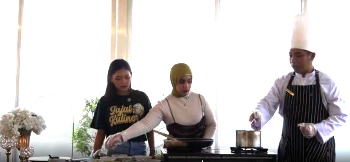 Kolaborasi UB Radio dan Rayz Hotel UMM Kenalkan Kuliner Ramadhan kepada Mahasiswa Asing