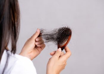 Rekomendasi Rutinitas Keramas Bagi Rambut Rontok