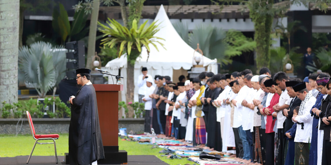 Sholat Ied di Lapangan Rektorat UB Berjalan Khidmat