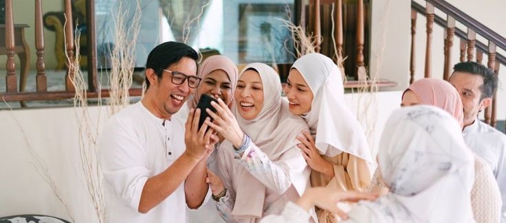 Tradisi Silaturahmi Lebaran Beradaptasi di Era Digital