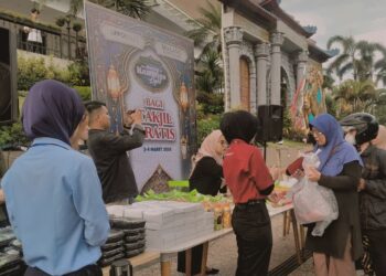 Antusias Warga dan Pengunjung Sambut Takjil Gratis Matos