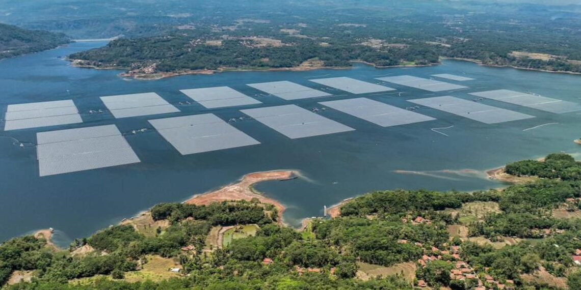 PLN Genjot 21 Proyek Surya, Target Pangkas Impor BBM