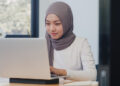 Kenapa Perempuan Sering Merasa Bersalah?