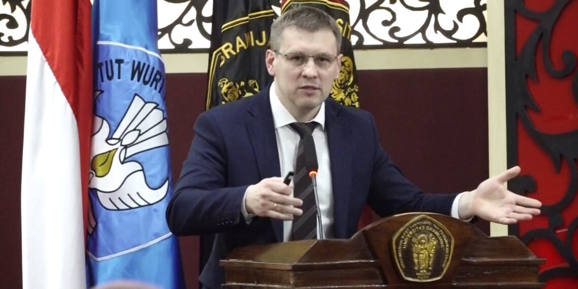 Sistem Hukum Rusia Dibedah di FH UB, Ada 4 Jalur Penyelesaian Sengketa