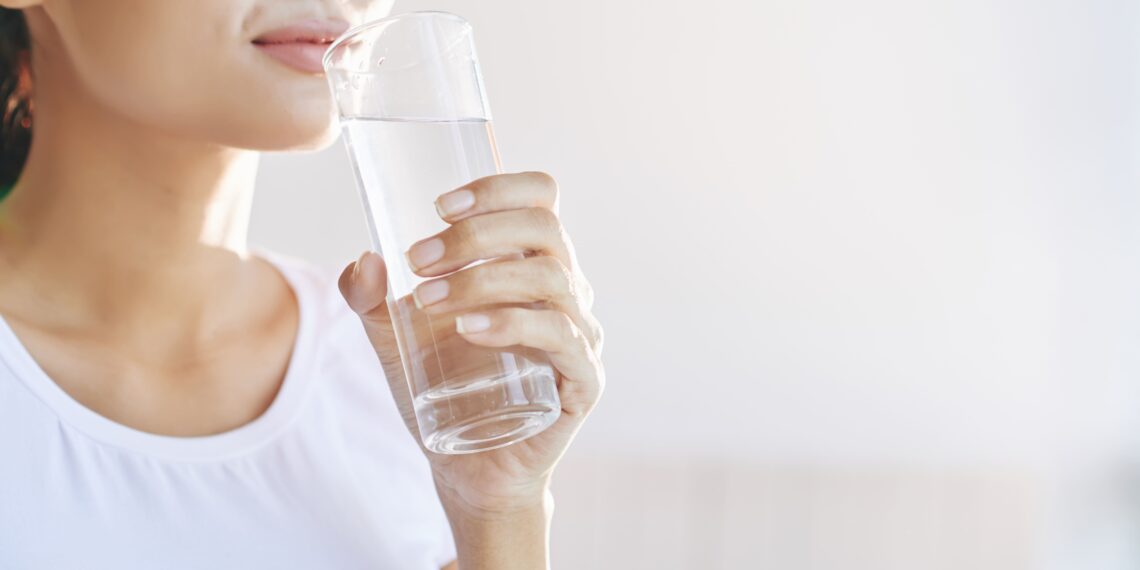 Manfaat Air Hangat bagi Pencernaan dan Waktu Konsumsinya