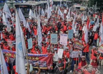 Upah Jalan di Tempat, Risiko Kerja Terus Naik