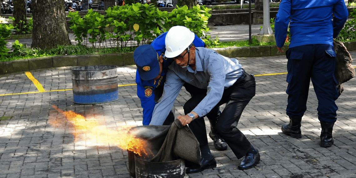 FILKOM UB Gelar Pelatihan APAR, Soroti Risiko Kebakaran Gedung