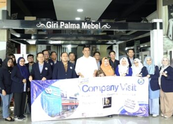 Mahasiswa PDIM FEB UM Pelajari Strategi UMKM Ekspor di Giri Palma