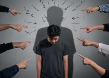 Kenapa Kita Sering Menyalahkan Orang Lain? Ini Penjelasan Psikologisnya