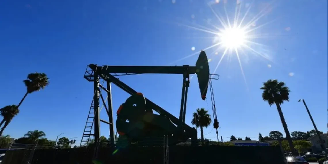 Harga Minyak Melonjak Usai Trump Ancam Iran, Pasar Energi Global Kembali Bergejolak